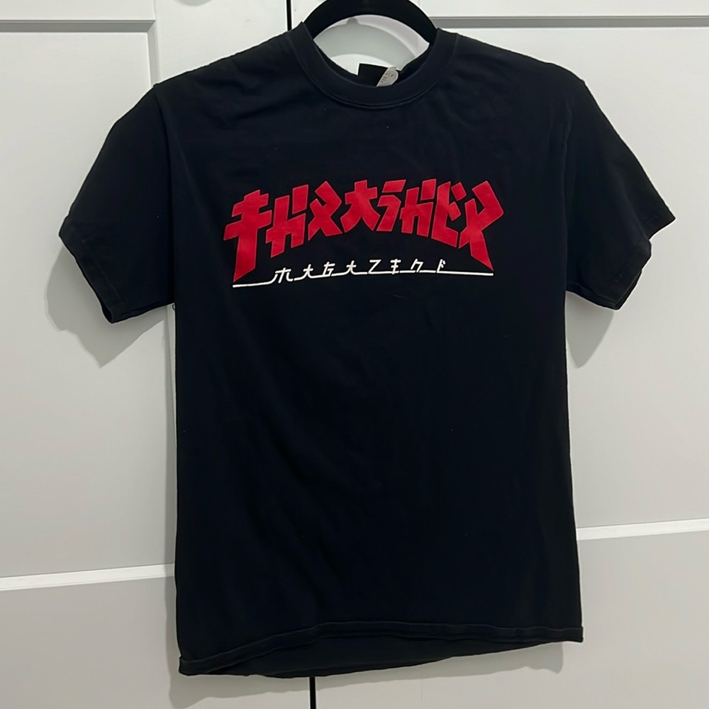 super cute thrasher shirt! size small!